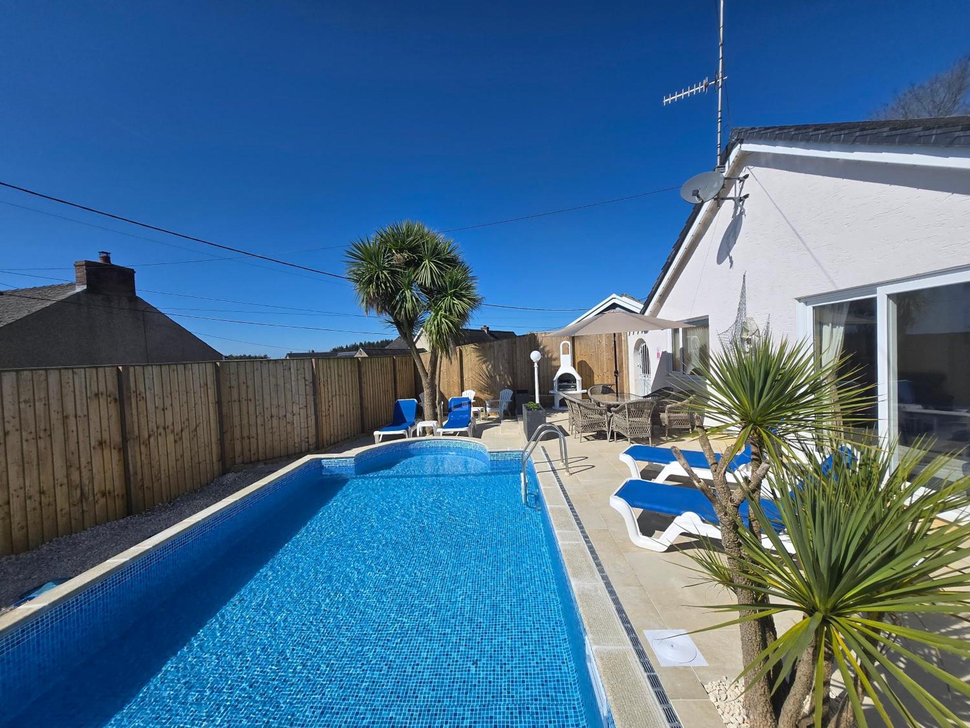 Family Bungalow With Private Pool Kilgetty Kültér fotó