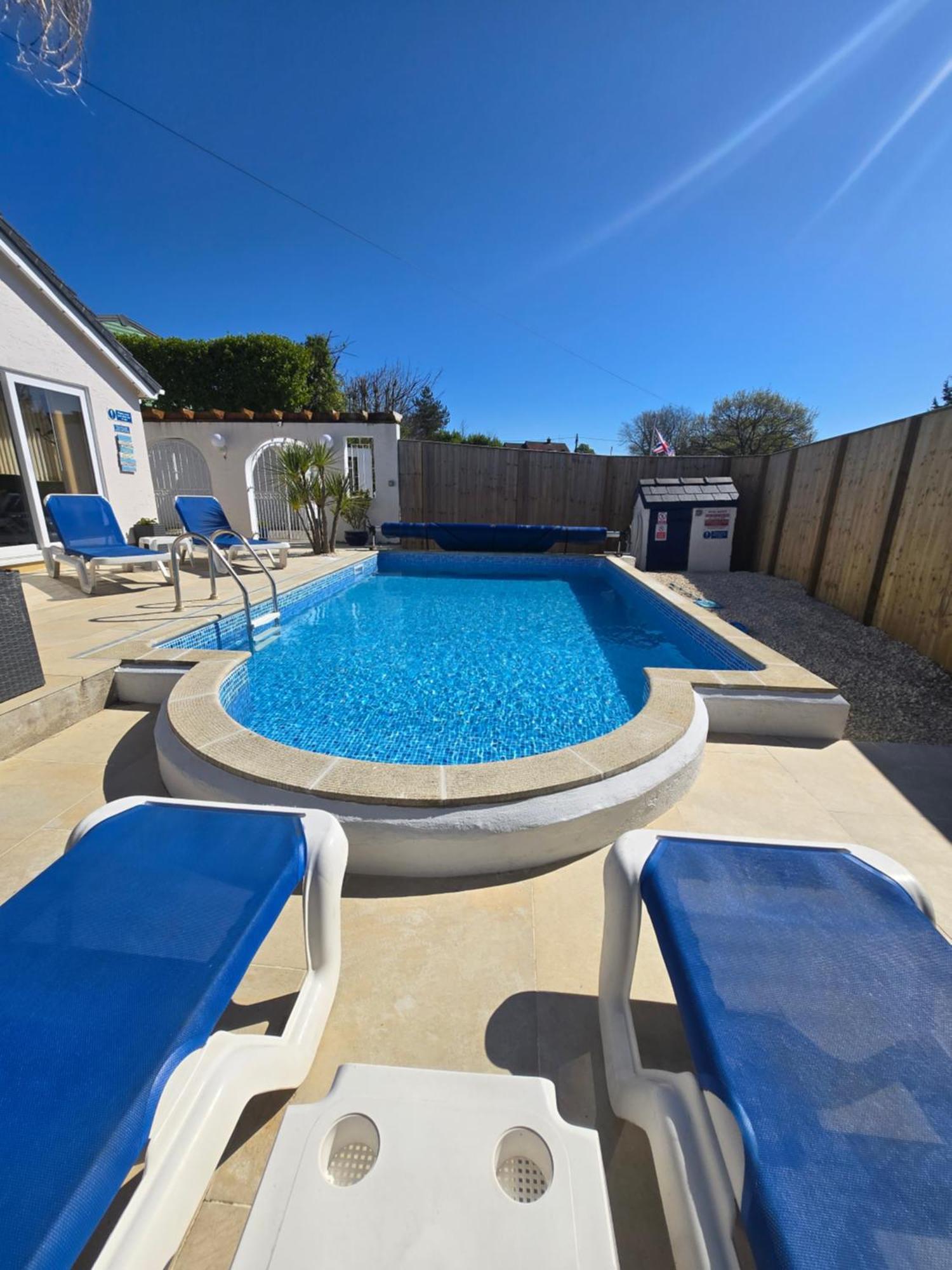 Family Bungalow With Private Pool Kilgetty Kültér fotó