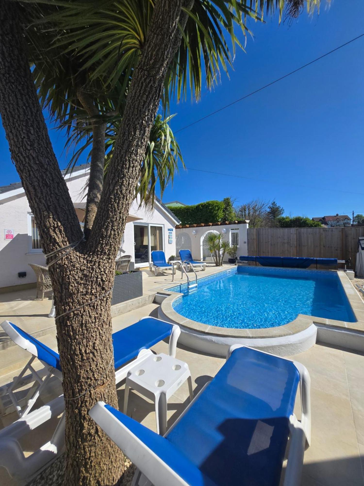 Family Bungalow With Private Pool Kilgetty Kültér fotó